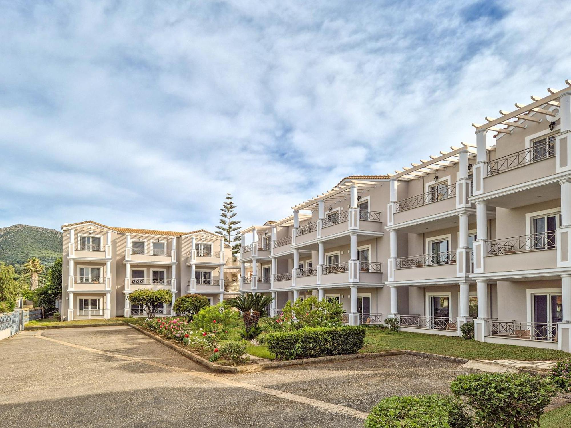 Thinalos Aparthotel Acharavi  Exterior foto